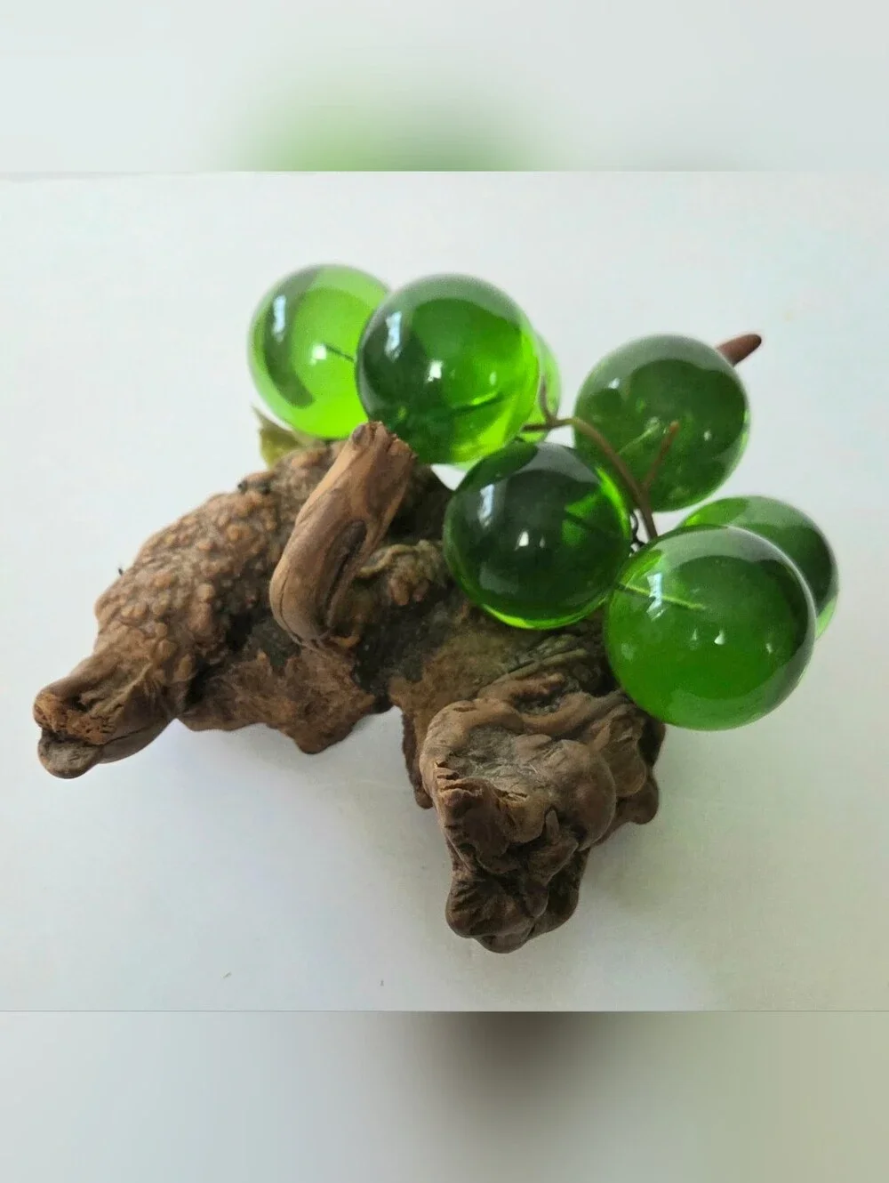 VINTAGE GREEN LUCITE GRAPE CLUSTER ON BURL WOOD MID CENTURY MODERN DECOR